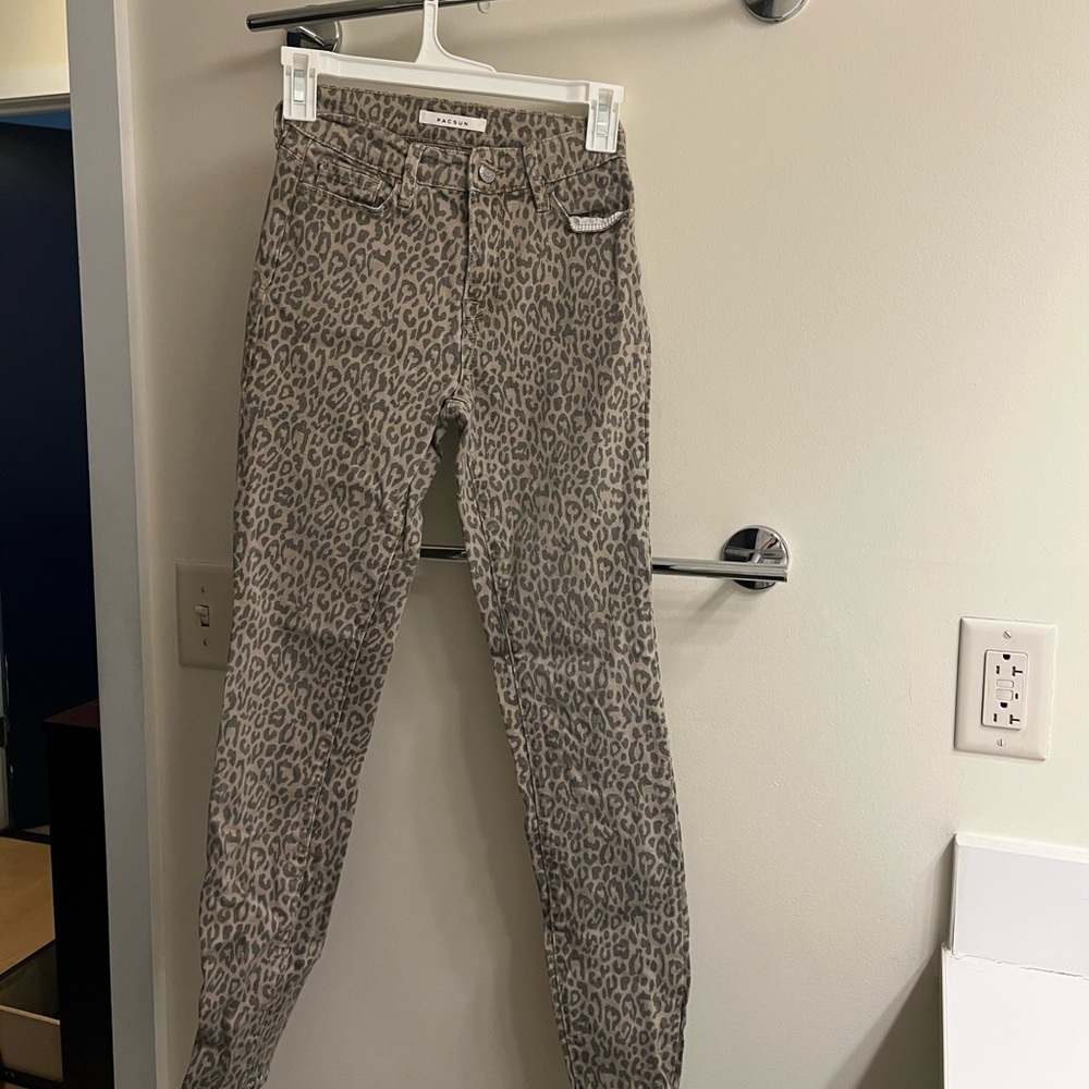 Like- new Skinny Cheetah High Rise Jegging